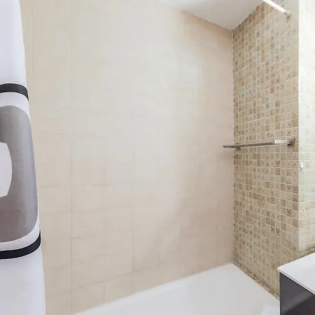 Appartamento Les Amphores-5 By Interhome *